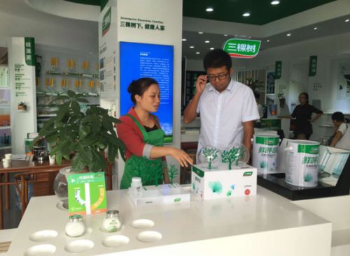 三棵树“健康+首席呼吸官”走访广西钦州专卖店